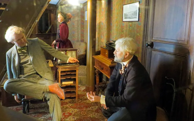 Eyfel Kulesinin içi