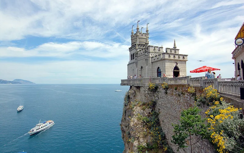 Lastivchyne-Hnizdo-Yalta