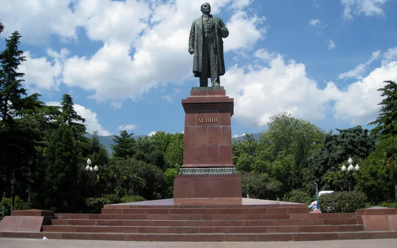 Lenin-Meydani-Yalta