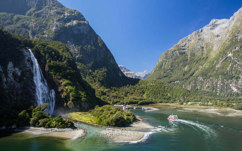 Yeni-Zelanda-Gorulecek-Yerler-Milford-Sound