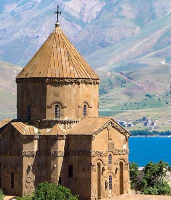 Türkiye’nin En Önemli İnanç Merkezleri Turkiye-Inanc-Merkezleri-Akdamar-Kilisesi