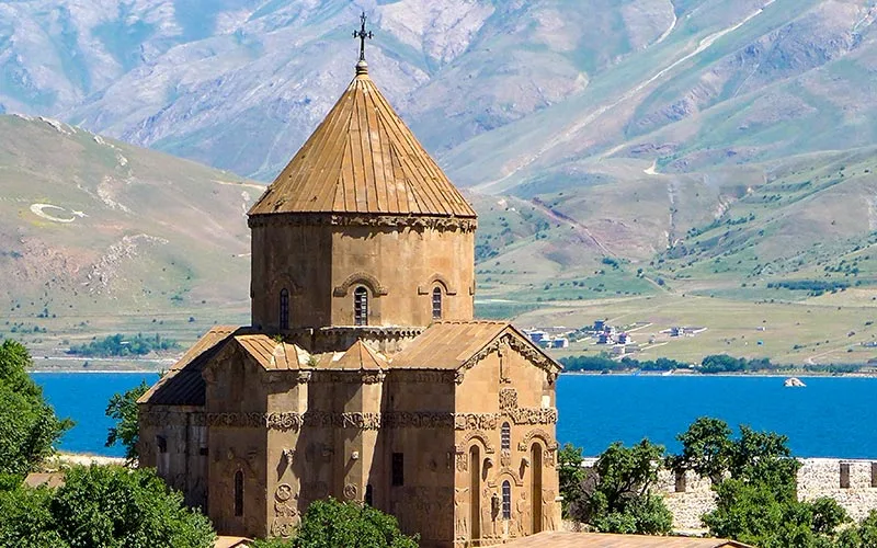Turkiye-Inanc-Merkezleri-Akdamar-Kilisesi